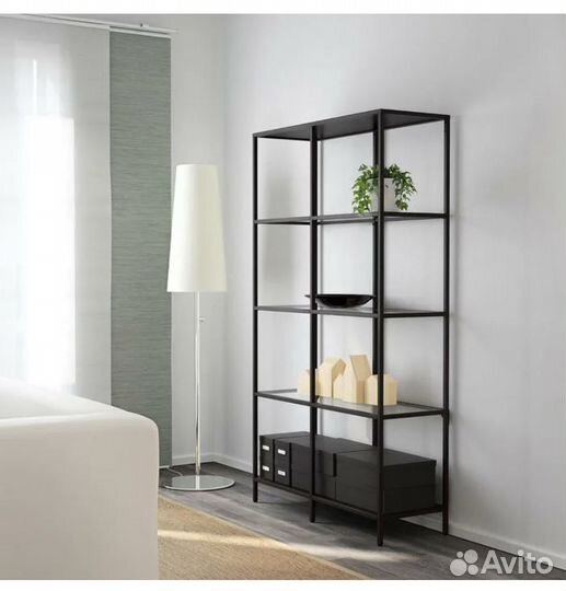 Стеллаж металический со стеклянными полками