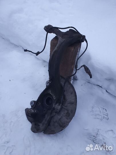 Левый поворотный кулак Audi A4 B7 (8E) 8E0407253E