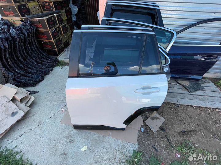 Задняя левая дверь Тойота Рав 4 50 кузов