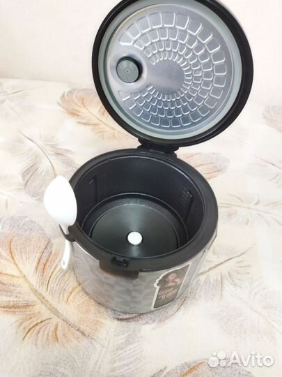 Мультиварка Redmond RMK-M271