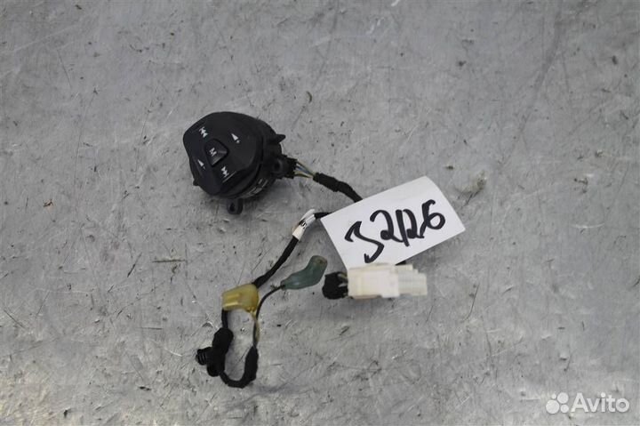 Кнопки мультируля Ford Fiesta MK 6 2008-2013