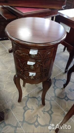 Тумба прикроватная из массива резная