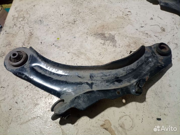 Рычаг передний левый Renault Megan 2