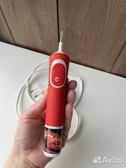 Электрическая зубная щетка для детей Oral b