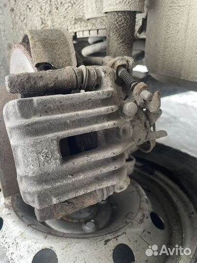 Суппорт задний правый Volkswagen Passat B5