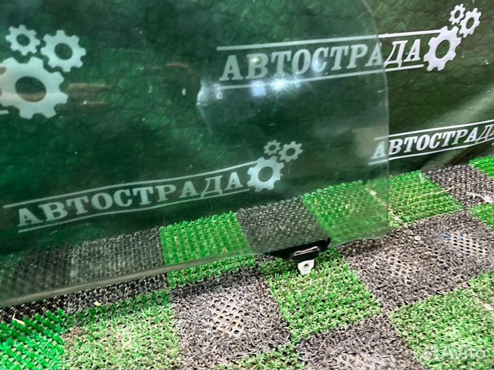 Стекло двери переднее правое Toyota Tundra Sequoia