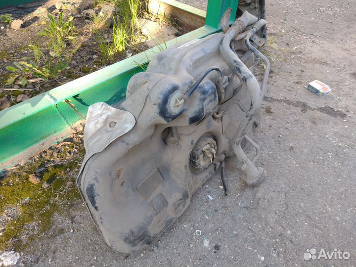 Бензобак Nissan Primera P11 седан