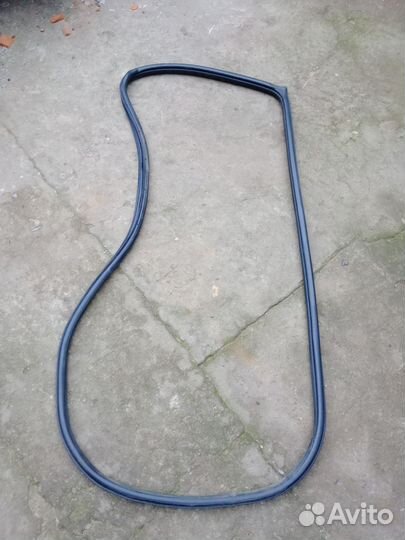 Уплотнитель двери задний правый Mazda CX-7 2008г