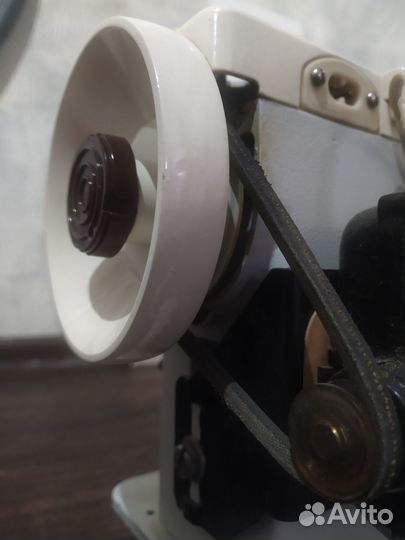 Швейная машинка чайка 134а