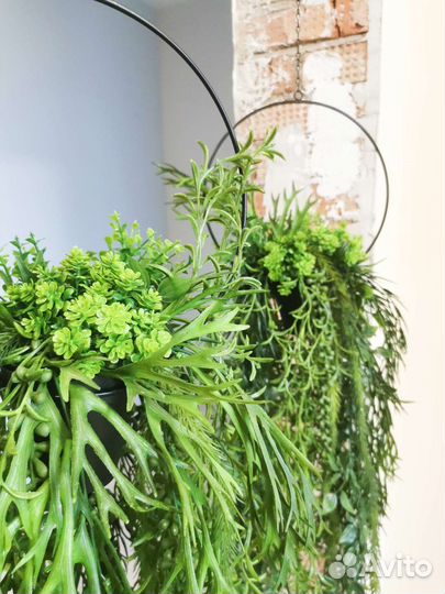 Искусственные растения в подвесном кашпо