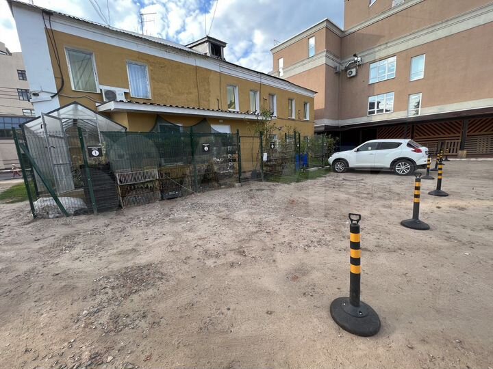 Машиноместо, > 30 м²