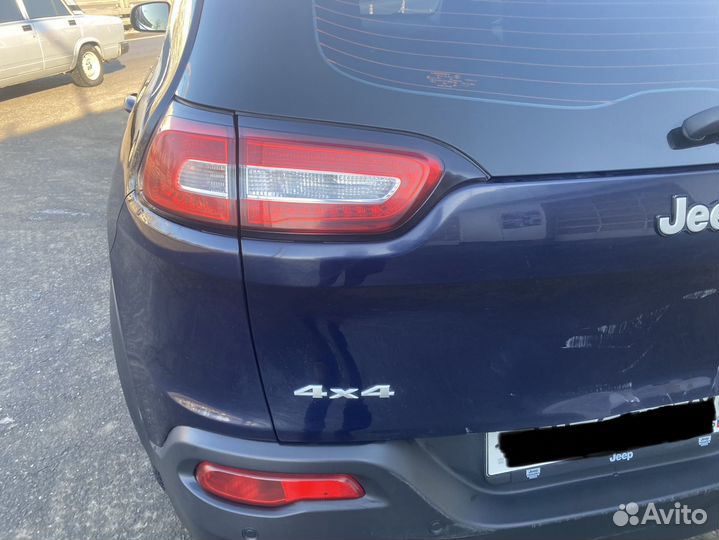 Крышка багажника Cherokee KL (дорест)