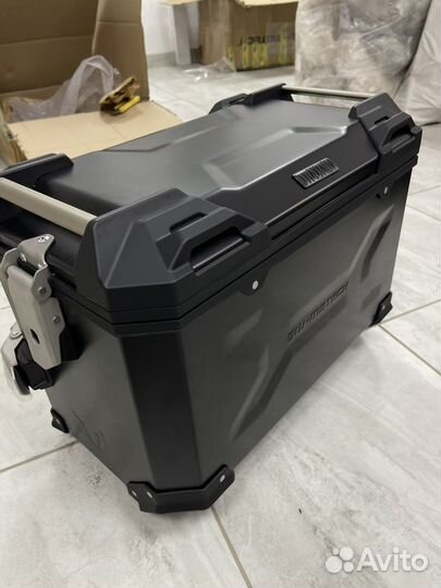 Система боковых алюминиевых кофров