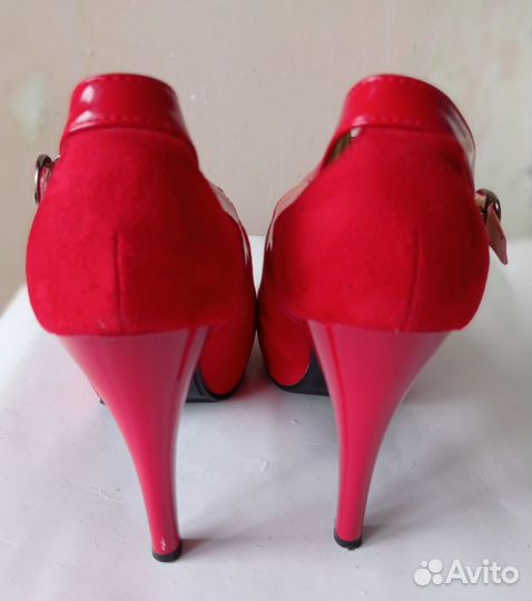 Туфли красные на высоком каблуке 40 р