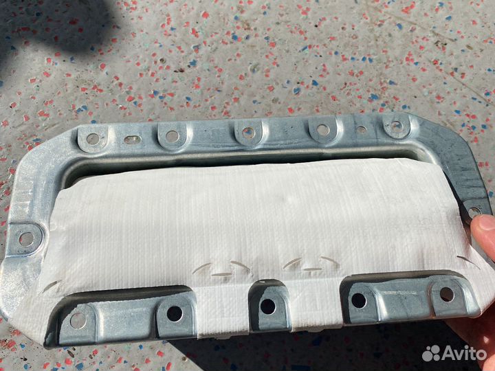 Подушка в торпеду BMW 3 F30