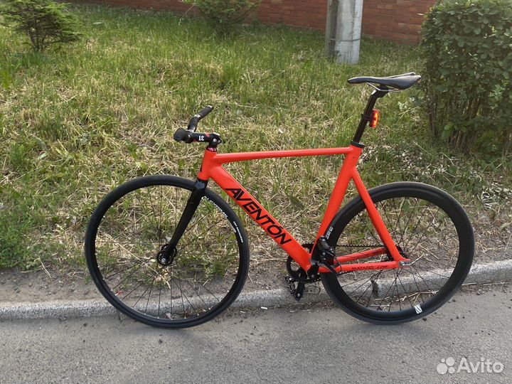 Шоссейный велосипед fixed gear Aventon
