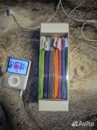 Apple socks iPod m9720G/B