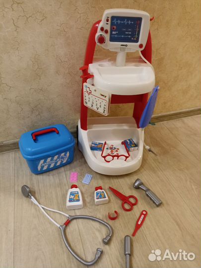 Тележка доктора Smoby, мольберт, стул