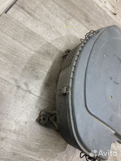 Корпус воздушного фильтра Renault Logan