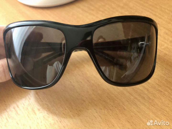 Солнцезащитные очки Emporio Armani