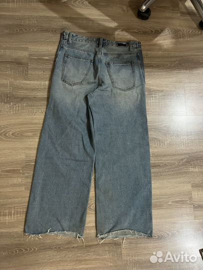Широкие джинсы