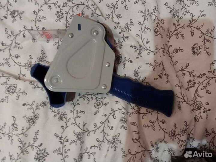 Диспенсер для скотча