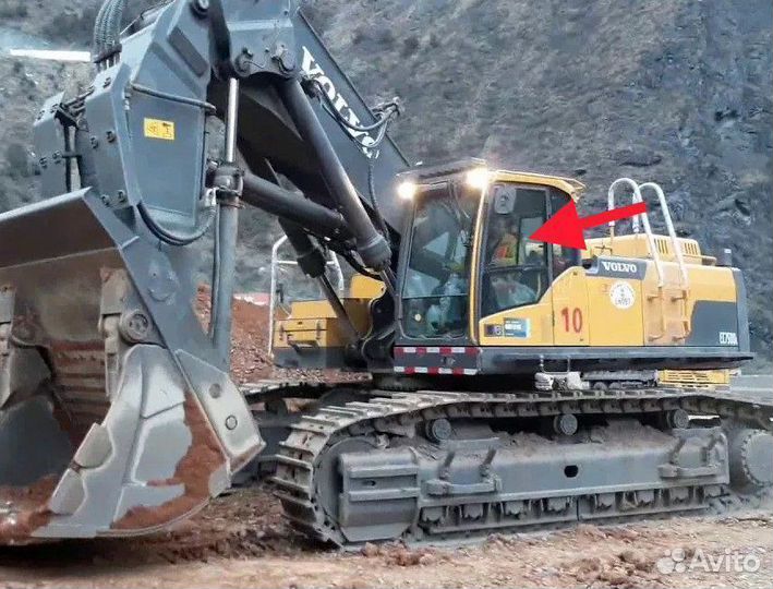 Стекло двери верхнее на экскаватор Volvo EC 750