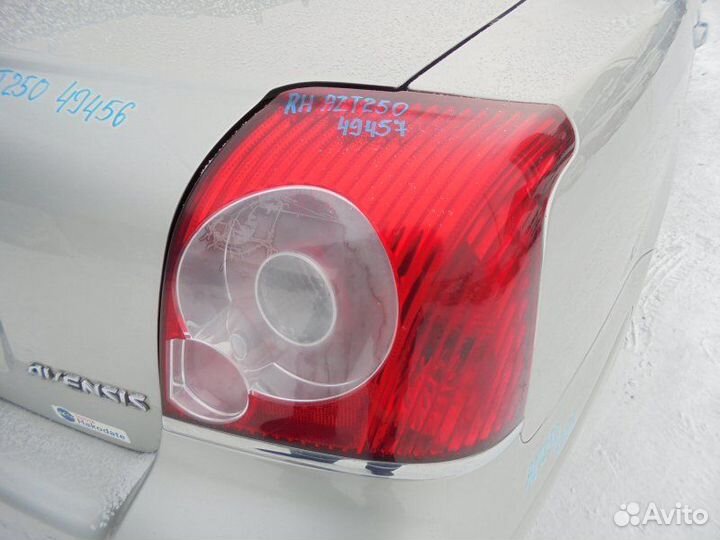 Стоп правый Toyota Avensis AZT250 1AZ-FSE 2006/10
