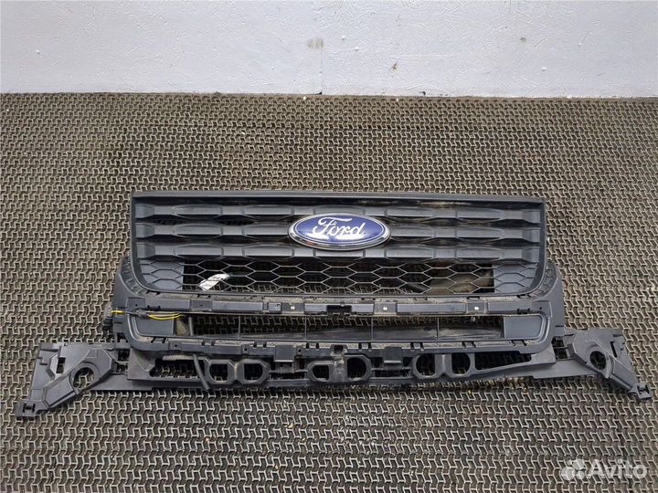 Решетка радиатора Ford Explorer, 2016