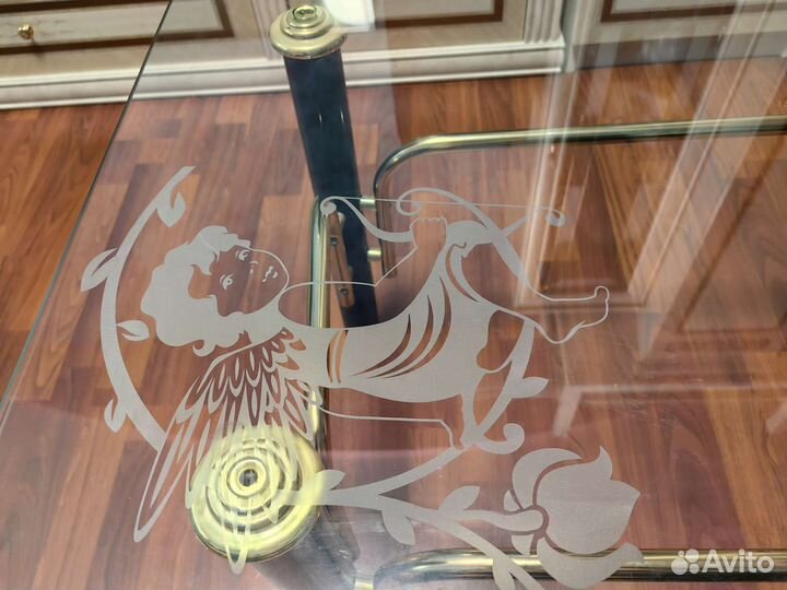 Стол стеклянный журнальный