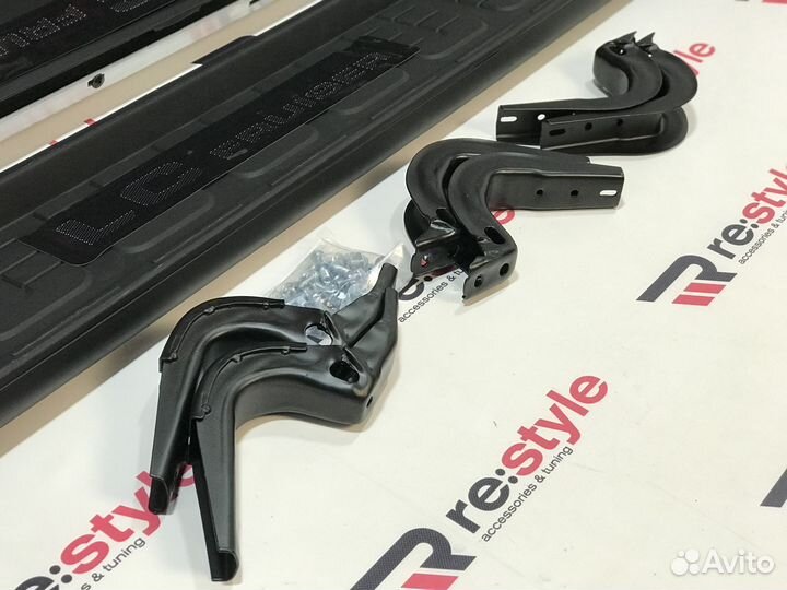 Подножки Toyota FJ Cruiser 06-18г HY-Lily