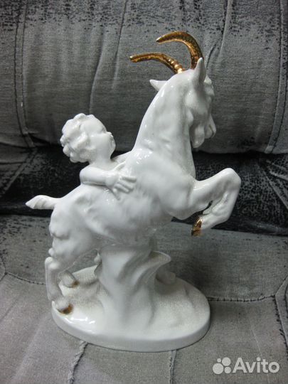 Статуэтка фарфоровая германия первая половина прош
