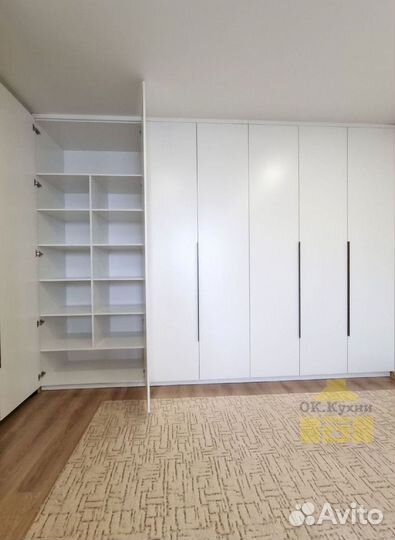 Шкаф двухстворчатый