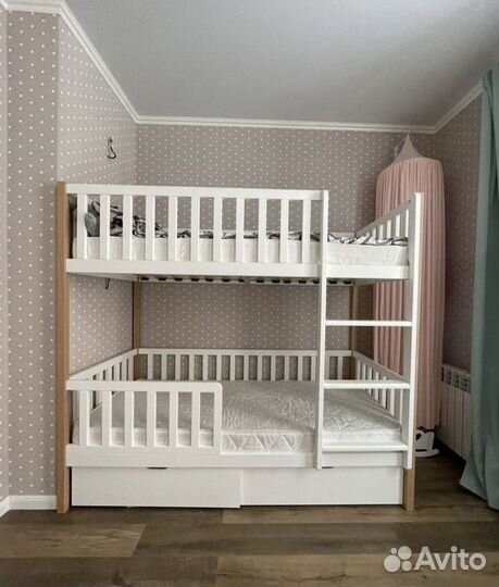 Двухъярусная кровать