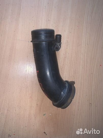 Патрубок воздушного фильтра A4 B5 1994-2001