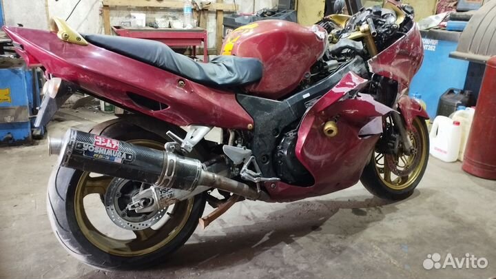 Продам Honda cbr 1100 на запчасти