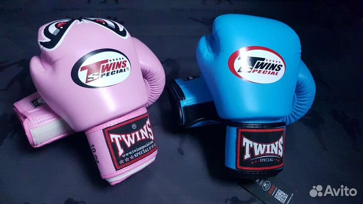 Боксёрские перчатки Twins Fairtex