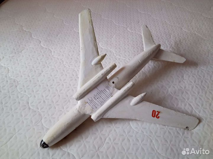 Модель самолёта Ту-124