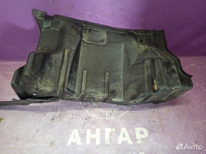 Подкрылок передний правый Mitsubishi Outlander Xl