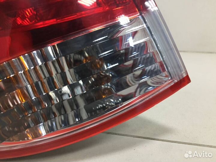 Б/У Фонарь задний наружный левый 924012Y000
