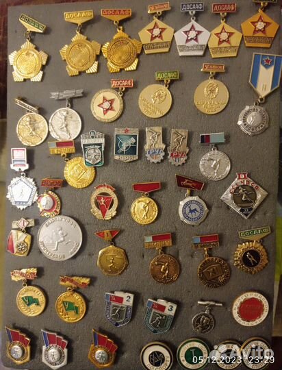 Знаки и значки СССР спортивные награды, разряды