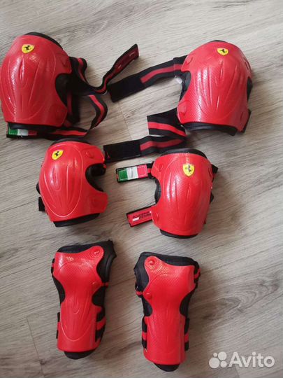 Защита Ferrari для роликовых коньков