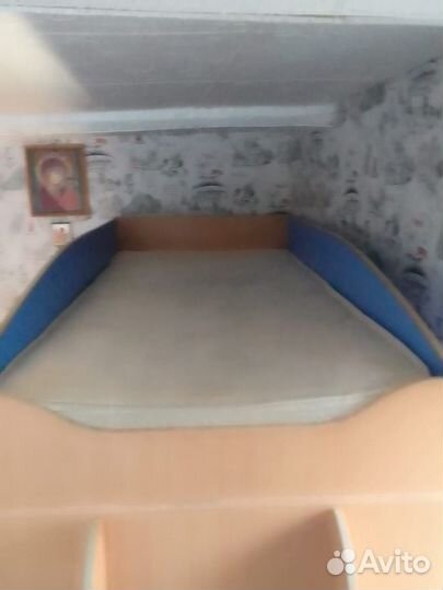 Детская кровать чердак со столом и шкафом