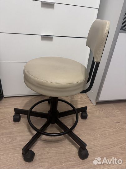 Стул мастера маникюра, лешмейкера