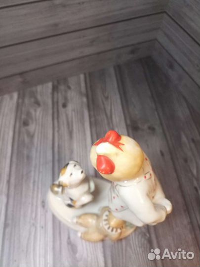 Статуэтка Девочка с собакой 