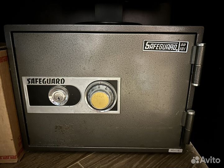 Сейф для денег и документов