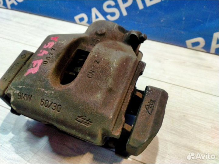 Суппорт передний правый Bmw X5 E53 M54B30 04/2003