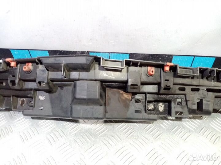 Б/У Кронштейн бампера переднего центральный#001