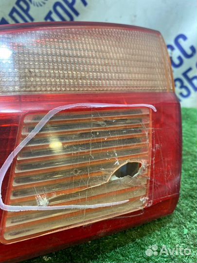 Фонарь задний правый Toyota Avensis универсал 1.8