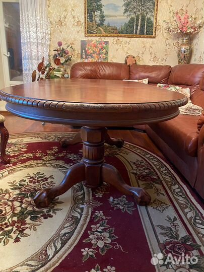 Стол обеденный